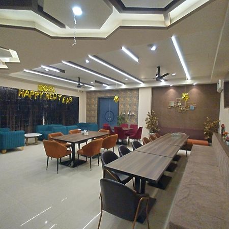 The Imperial Hotel And Convention Centre Kanpur Exterior foto