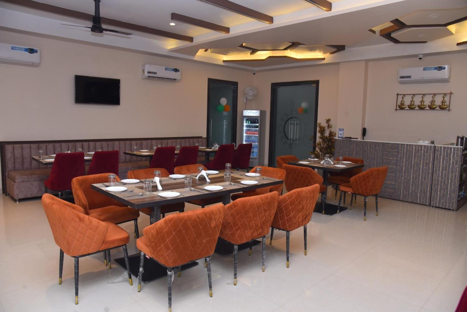 The Imperial Hotel And Convention Centre Kanpur Exterior foto