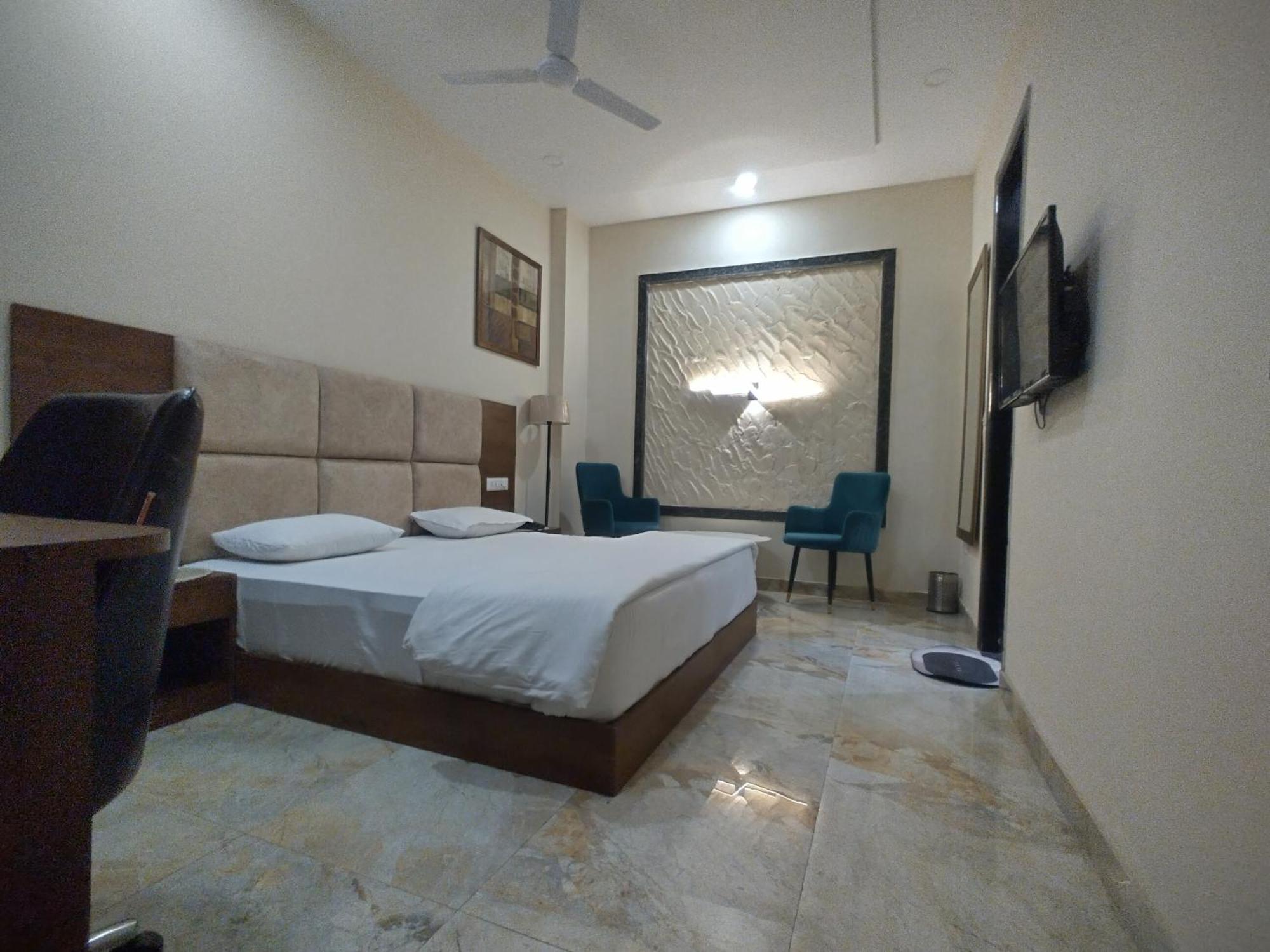 The Imperial Hotel And Convention Centre Kanpur Exterior foto