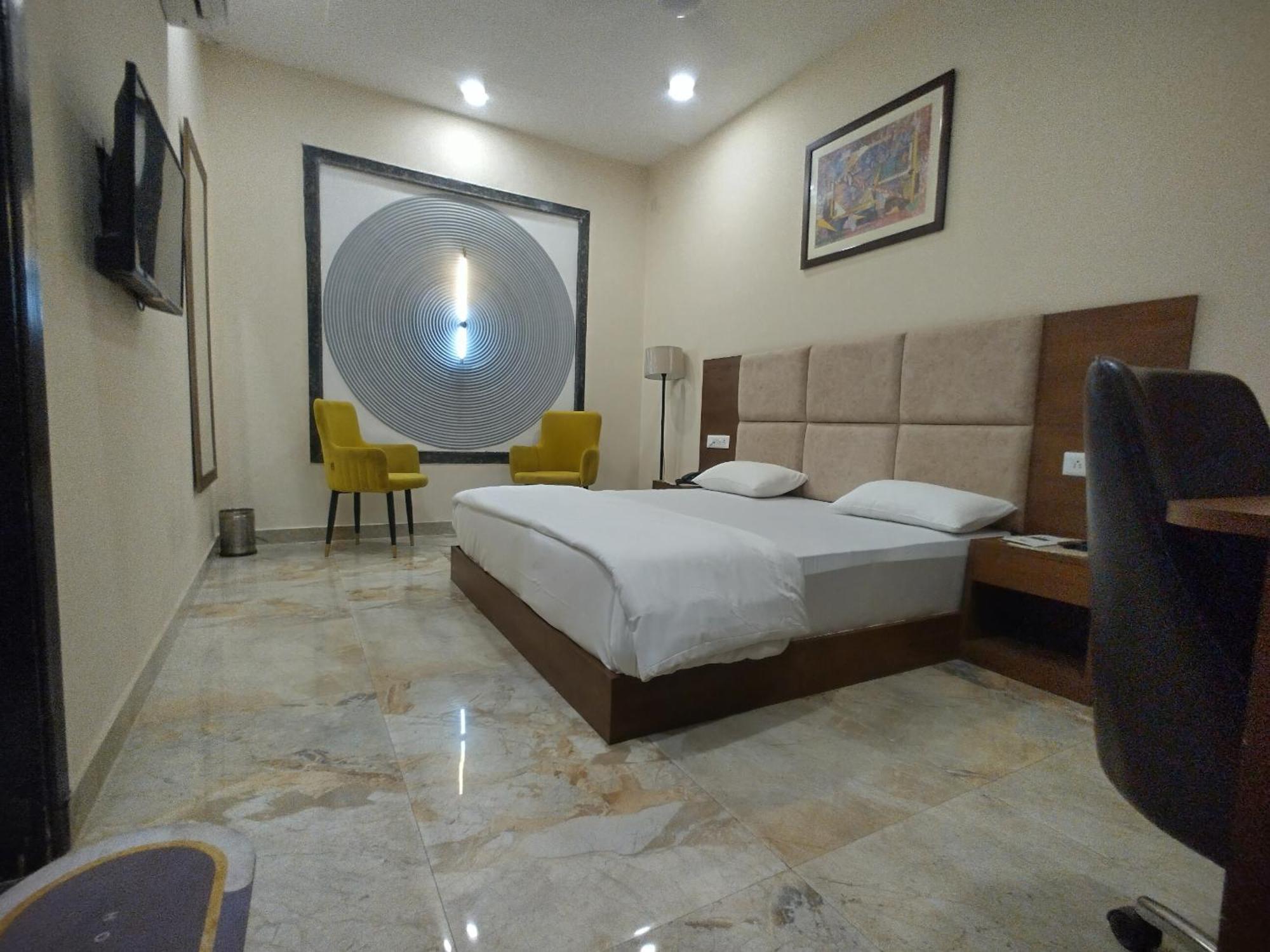 The Imperial Hotel And Convention Centre Kanpur Exterior foto