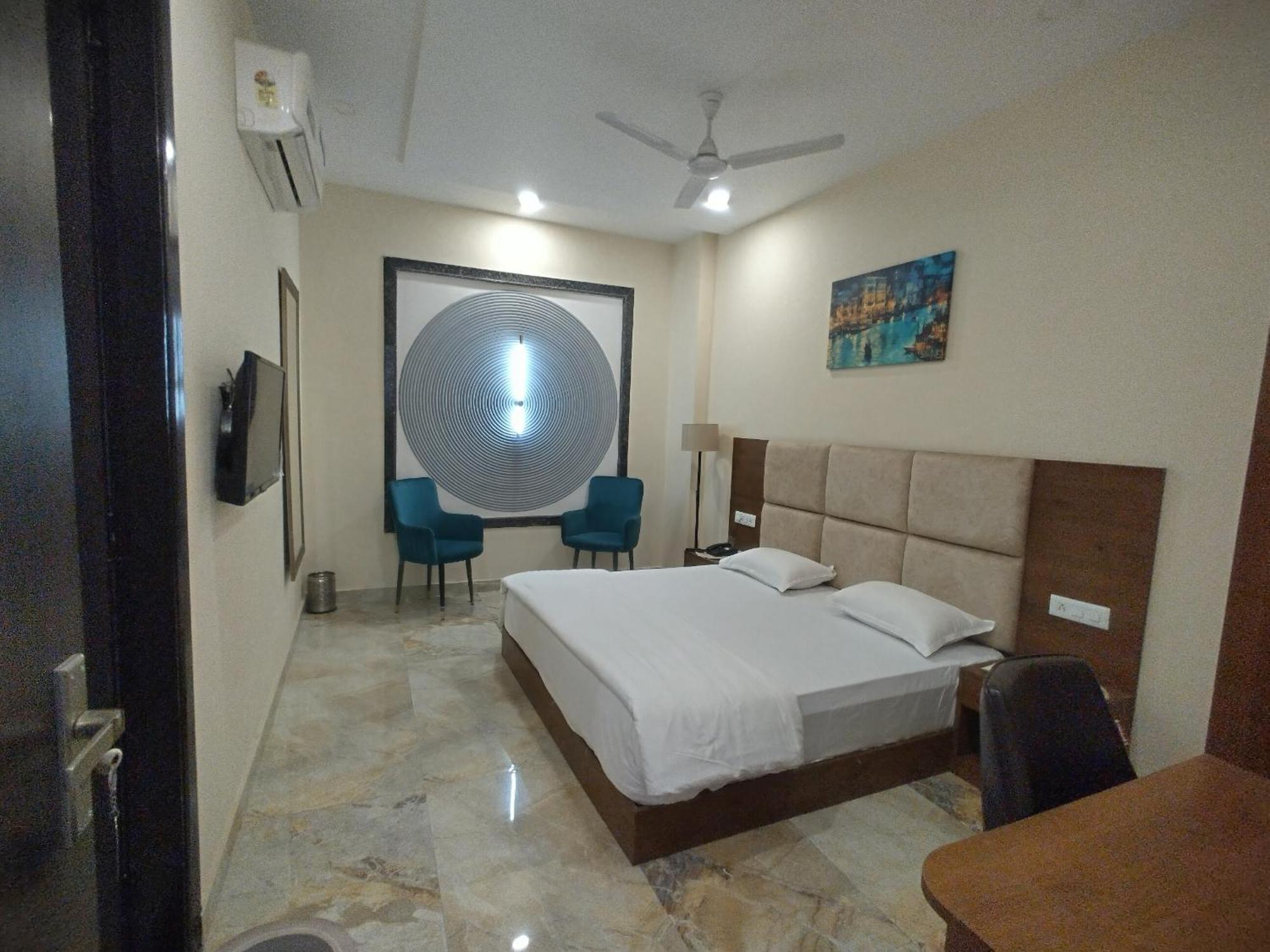 The Imperial Hotel And Convention Centre Kanpur Exterior foto