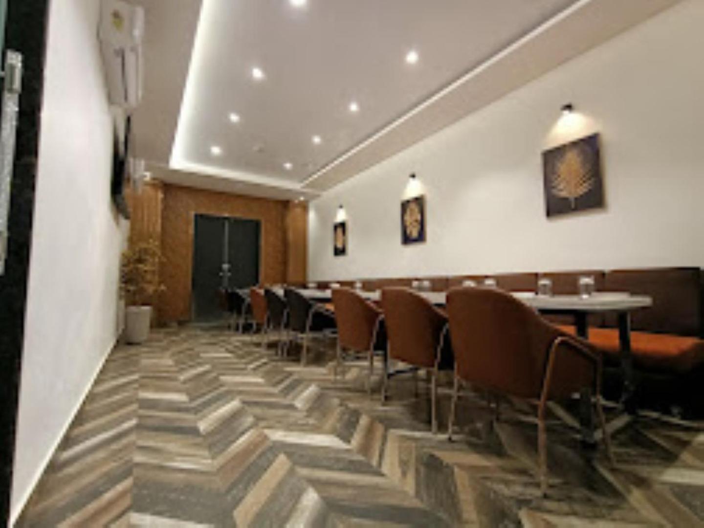 The Imperial Hotel And Convention Centre Kanpur Exterior foto