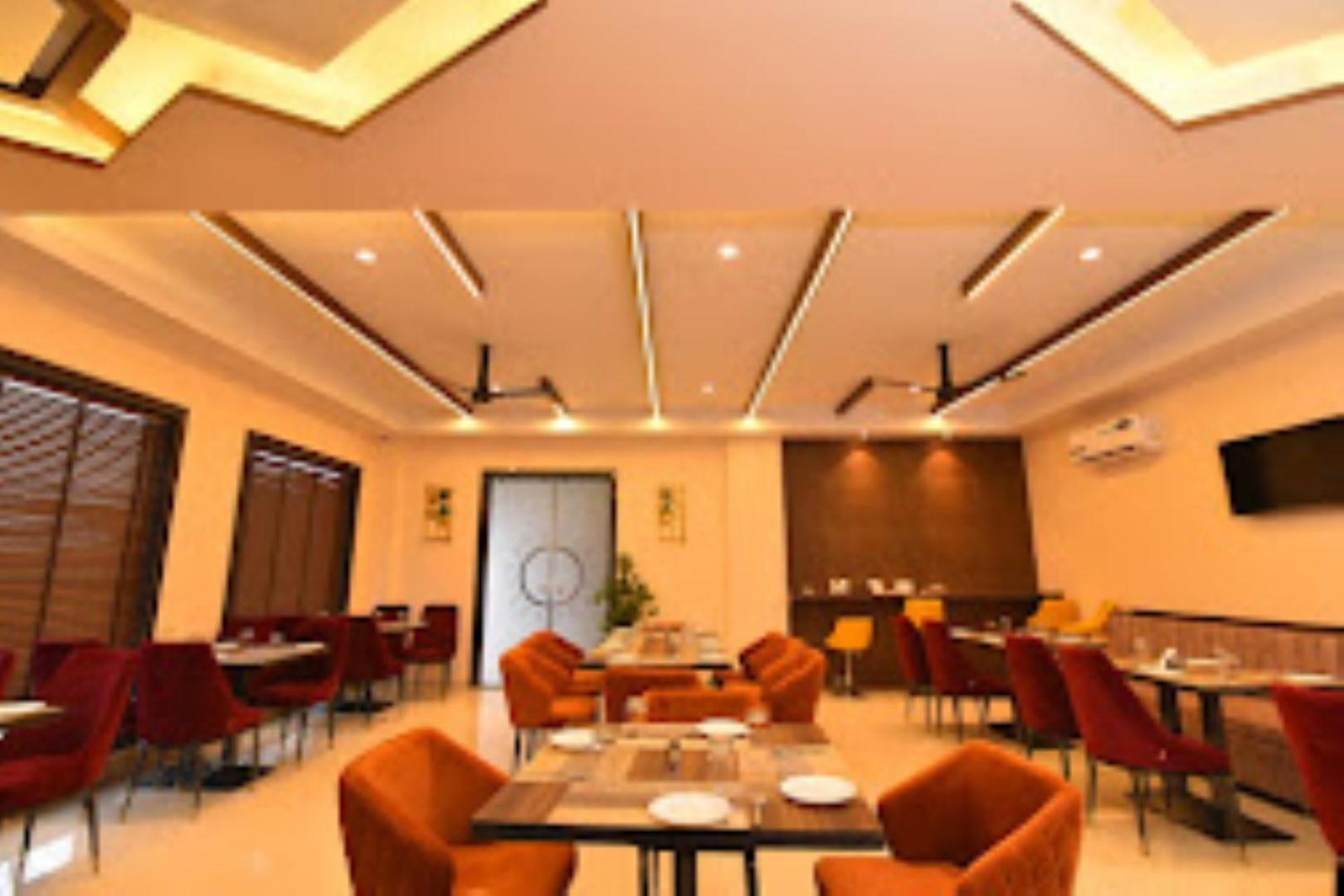 The Imperial Hotel And Convention Centre Kanpur Exterior foto